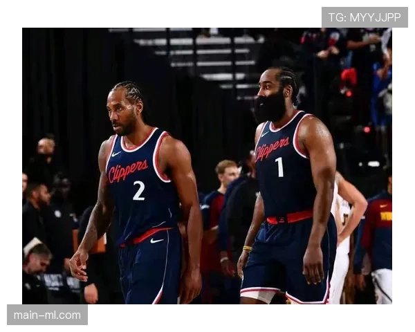 湖人快船洛杉矶德比战前，詹姆斯左膝酸痛出战成疑引关注